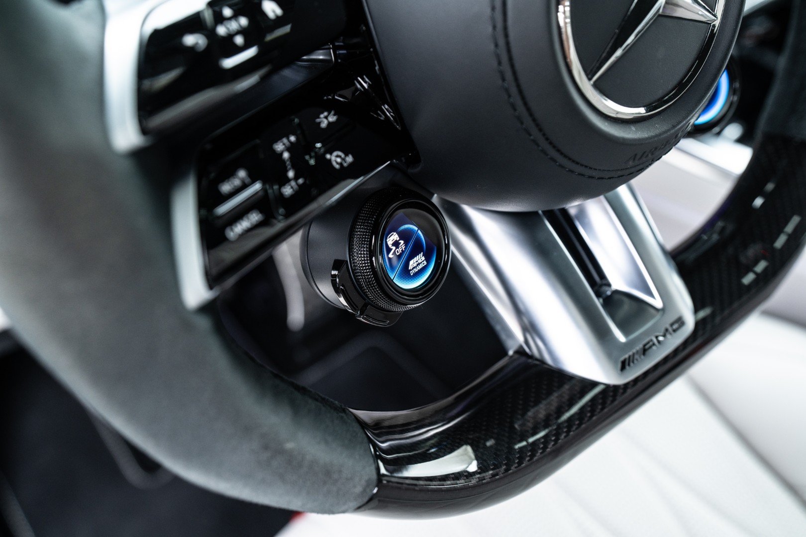 2025 MERCEDES BENZ G63 AMG GCC |  FULL CARBON | DOUBLE NIGHT PACKAGE 